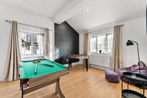 a living room with a pool table and a couch at Beautiful 4 Bed House - Sleeps 12 in Cheltenham