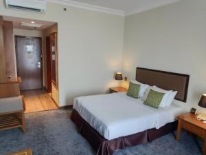 Ένα ή περισσότερα κρεβάτια σε δωμάτιο στο EHSAN SEAVIEW HOTEL PORT DICKSON