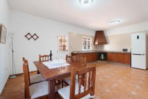 Kuchnia lub aneks kuchenny w obiekcie Bonita Casa Arianny con Piscina