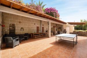 Patio lub wspólna przestrzeń na świeżym powietrzu w obiekcie Bonita Casa Arianny con Piscina