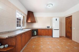 Kuchnia lub aneks kuchenny w obiekcie Bonita Casa Arianny con Piscina