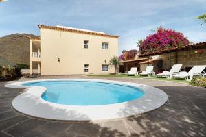 basen przed domem w obiekcie Bonita Casa Arianny con Piscina w Aronie