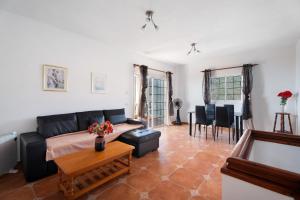Część wypoczynkowa w obiekcie Bonita Casa Arianny con Piscina