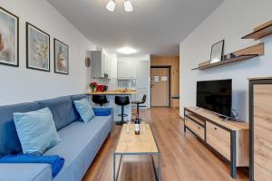 Μια τηλεόραση ή/και κέντρο ψυχαγωγίας στο Apartment Brzeźno Beach by TriApart