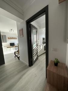 a living room with a door open to a kitchen at Cozy Studios in Suceava in Suceava