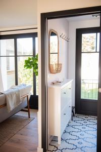 een slaapkamer met een witte dressoir en een spiegel bij NEW Remodeled Home 4Bed/3.5Bath, Walking to BEACH! in Saint-Lunaire