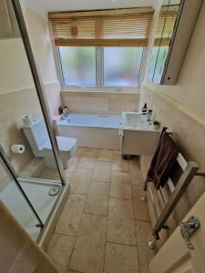 a bathroom with a tub and a toilet and a sink at 2 Bedroom flat in great location! in London