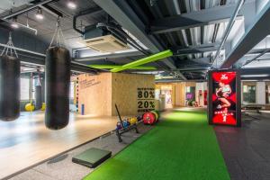 a gym with punching bags and a green floor at Ching Yeh Hotel in Xinfeng