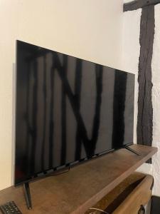 TV a/nebo společenská místnost v ubytování Le Mustang Internet Fibre Netflix