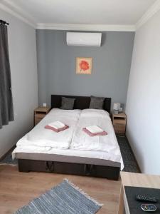 a bedroom with a bed with two towels on it at Aba - Böbe Vendégház in Zalaszentiván