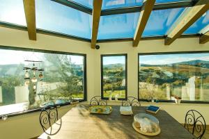 Nespecifikovaný výhled na hory nebo výhled na hory při pohledu z vily