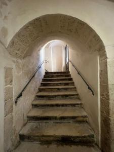 a stairway leading up to a door in a building at Il Soprano in Altamura