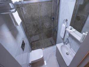 Koupelna v ubytování Moss Hotel YENİKAPI + 19 fotografií