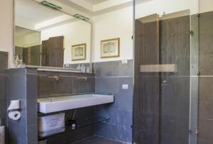 A bathroom at Villa San Marco - Homelike Villas