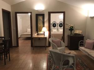 A seating area at Villa San Marco - Homelike Villas