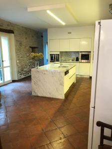 A kitchen or kitchenette at Villa San Marco - Homelike Villas