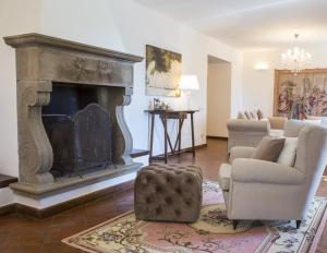 A seating area at Villa San Marco - Homelike Villas