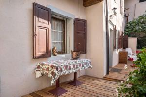a table on the side of a building with a window at La vecia casa apartament in Denno