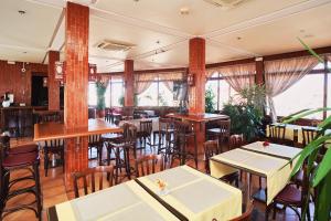 泰素達酒店餐廳或用餐的地方