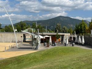 En generel udsigt til bjerge eller udsigt til bjerge taget fra lejligheden