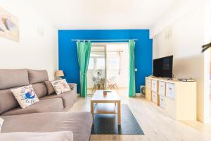 TV/trung tâm giải trí tại Casa Pizquito Agaete con piscina