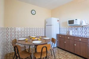 Nhà bếp/bếp nhỏ tại Villa Pequenino by GALMI