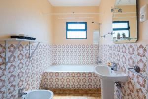 Phòng tắm tại Villa Pequenino by GALMI +12 ảnh