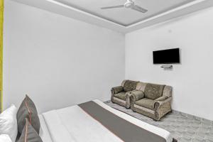 TV a/nebo společenská místnost v ubytování Hotel O One Plus One Residency