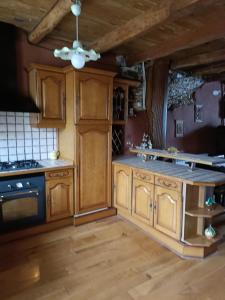 Kuchyňa alebo kuchynka v ubytovaní Casa do Eiró + 27 fotografií