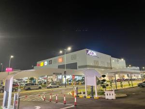 a kon gas station at night with cars parked at FREE Wi-fi 100mbps I Emerald Cove Rawang in Rawang