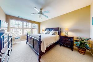 Postel nebo postele na pokoji v ubytování Bayside Resort - 31568 Winterberry Pkwy. #307 + 39 fotografií