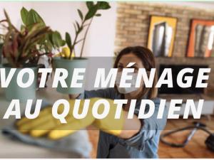 Eine Frau steht in einem Raum mit der Aufschrift „Wählerbedrohung Van Quarter“. in der Unterkunft Les jardins du Paradis in Marseille