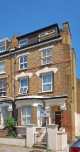 a brick building with a street sign in front of it at Charming apartment, sleeps 4- 15 mins to Central in London