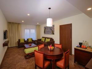 Posezení v ubytování Daiwik Hotels Rameswaram