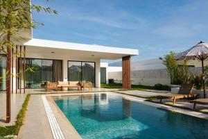 Бассейн в Ashta Nordic Suite или поблизости