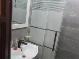 Koupelna v ubytování Alfares Hotel