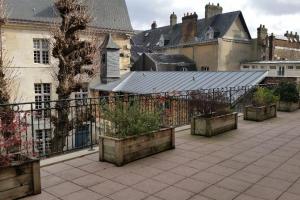 Το κτήριο όπου στεγάζεται  το διαμέρισμα