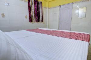 Postel nebo postele na pokoji v ubytování OYO 71798 Ezhil Residency