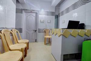 TV a/nebo společenská místnost v ubytování OYO 71798 Ezhil Residency