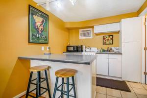 Küche/Küchenzeile in der Unterkunft Arrowhead Resort: Canary Condo