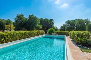 Der Swimmingpool an oder in der Nähe von Villa Lavanda by Typney