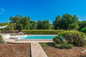 Der Swimmingpool an oder in der Nähe von Villa Lavanda by Typney