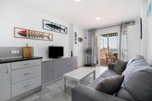 Μια τηλεόραση ή/και κέντρο ψυχαγωγίας στο Apartamento Los Balcones E