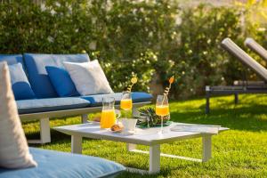 Zahrada ubytování New luxury apartment with PRIVATE Heated POOL and amazing terrace with seaview