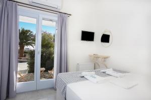 TV a/nebo společenská místnost v ubytování Amphitrite Apartments Skyros