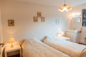 Giường trong phòng chung tại La Marjolaine