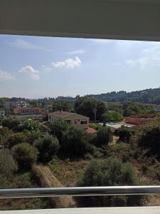 einen Blick aus dem Fenster einer Stadt in der Unterkunft TRYP by Wyndham Corfu Dassia in Dassia