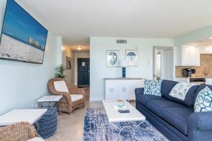 Istumisnurk majutusasutuses Renovated Condo Offering Free Beach Access