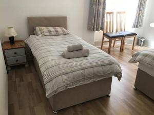 a bedroom with a bed with a pillow on it at Spacious 2 Bedroom Flat in heart of Ballater in Ballater