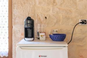 a coffee maker sitting on top of a refrigerator at Il Flauto Magico in Modica